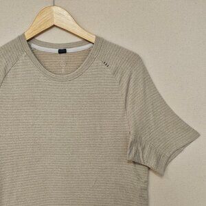 Lululemon Athletica License to Train Short Sleeve Tee M